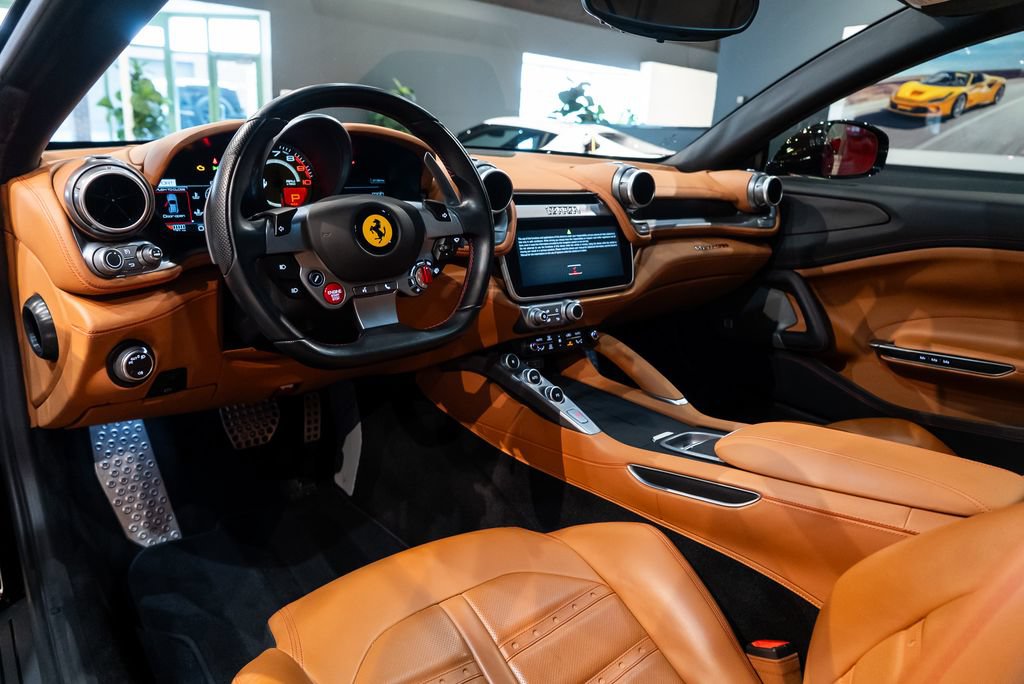 Used 2018 Ferrari GTC4Lusso AWD/4WD image 29