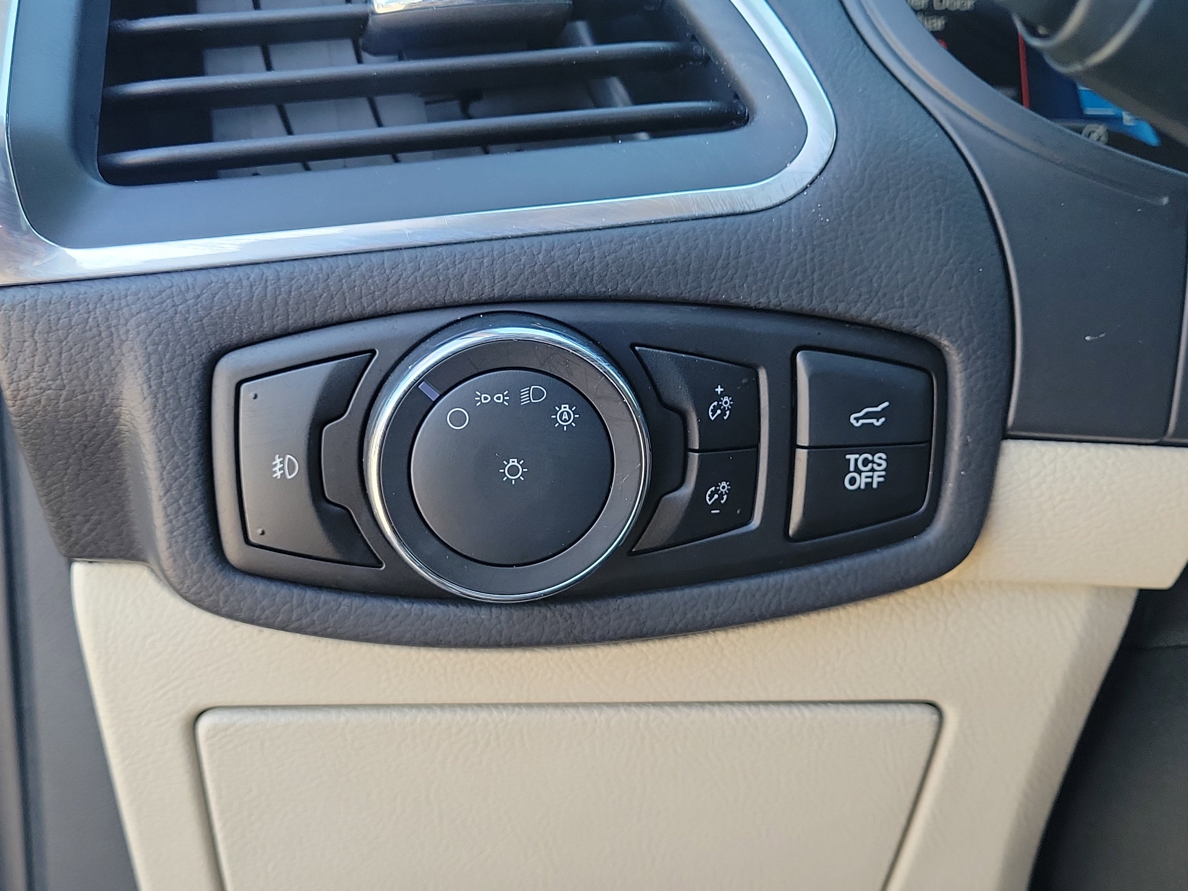 Used 2024 Ford Edge Titanium AWD/4WD image 33
