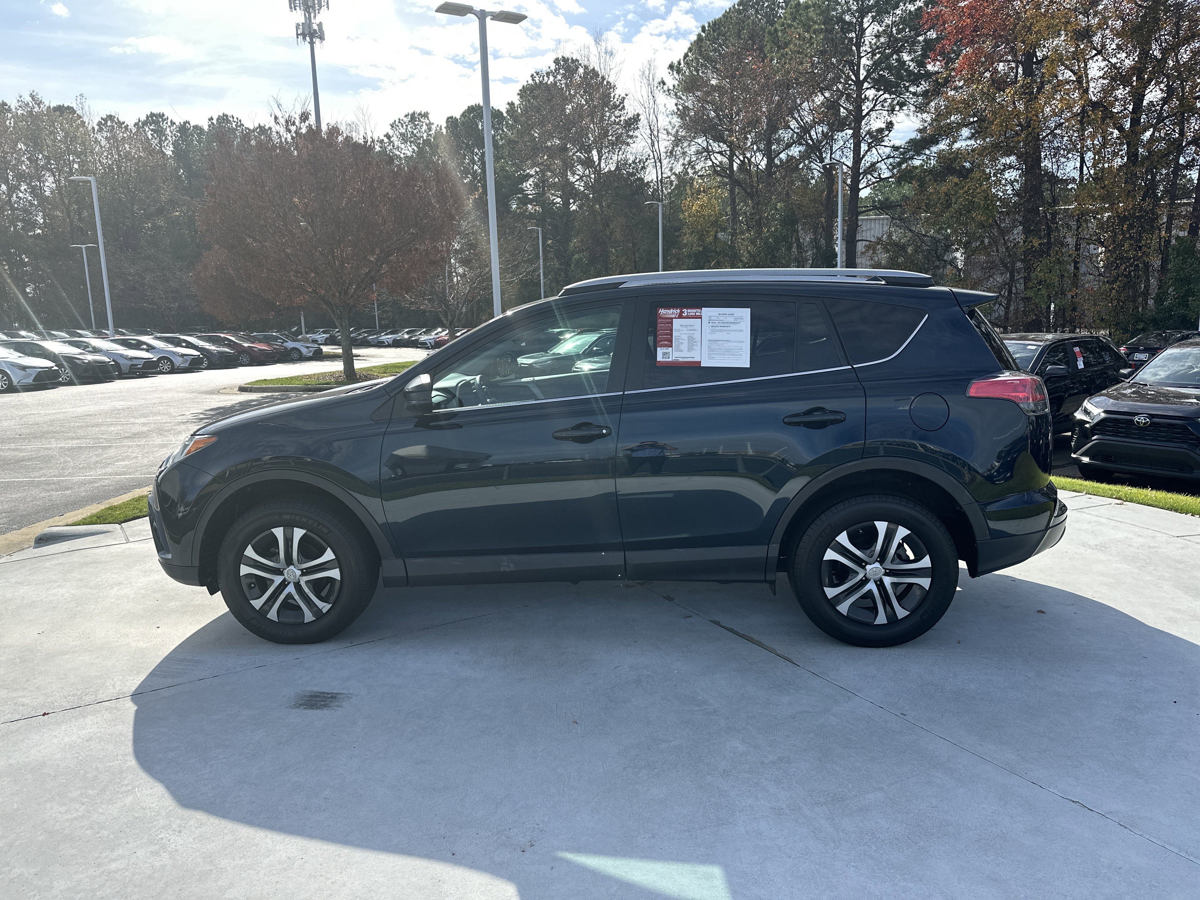 Used 2018 Toyota RAV4 LE image 7
