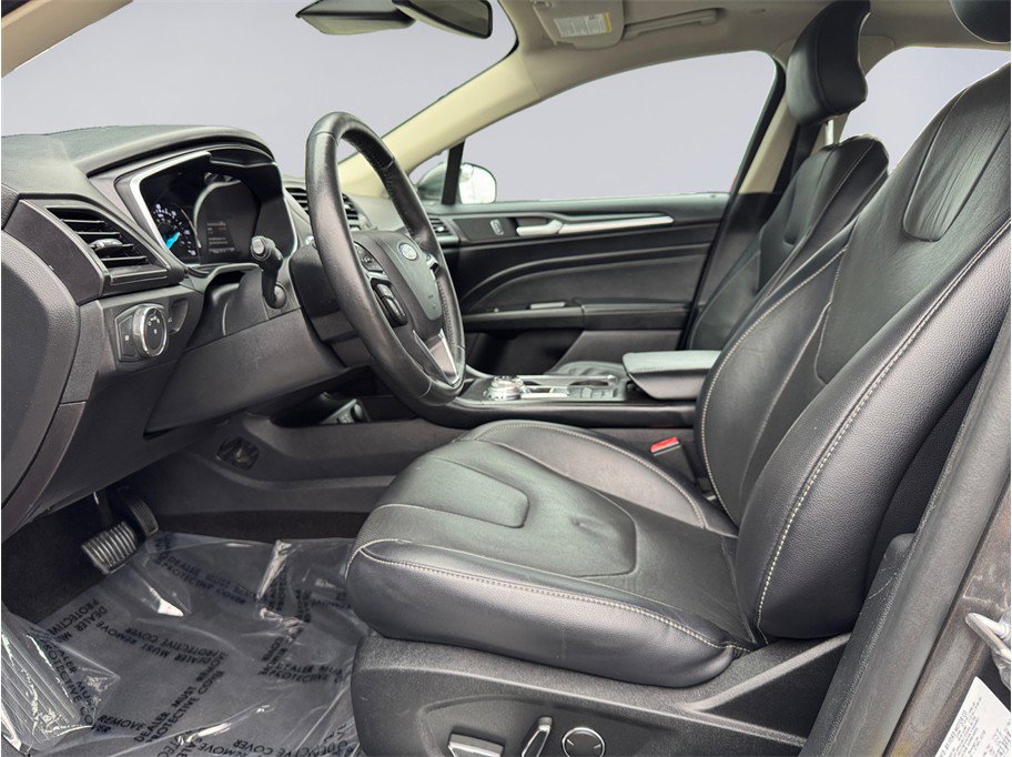 Used 2019 Ford Fusion Energi Titanium FWD image 10