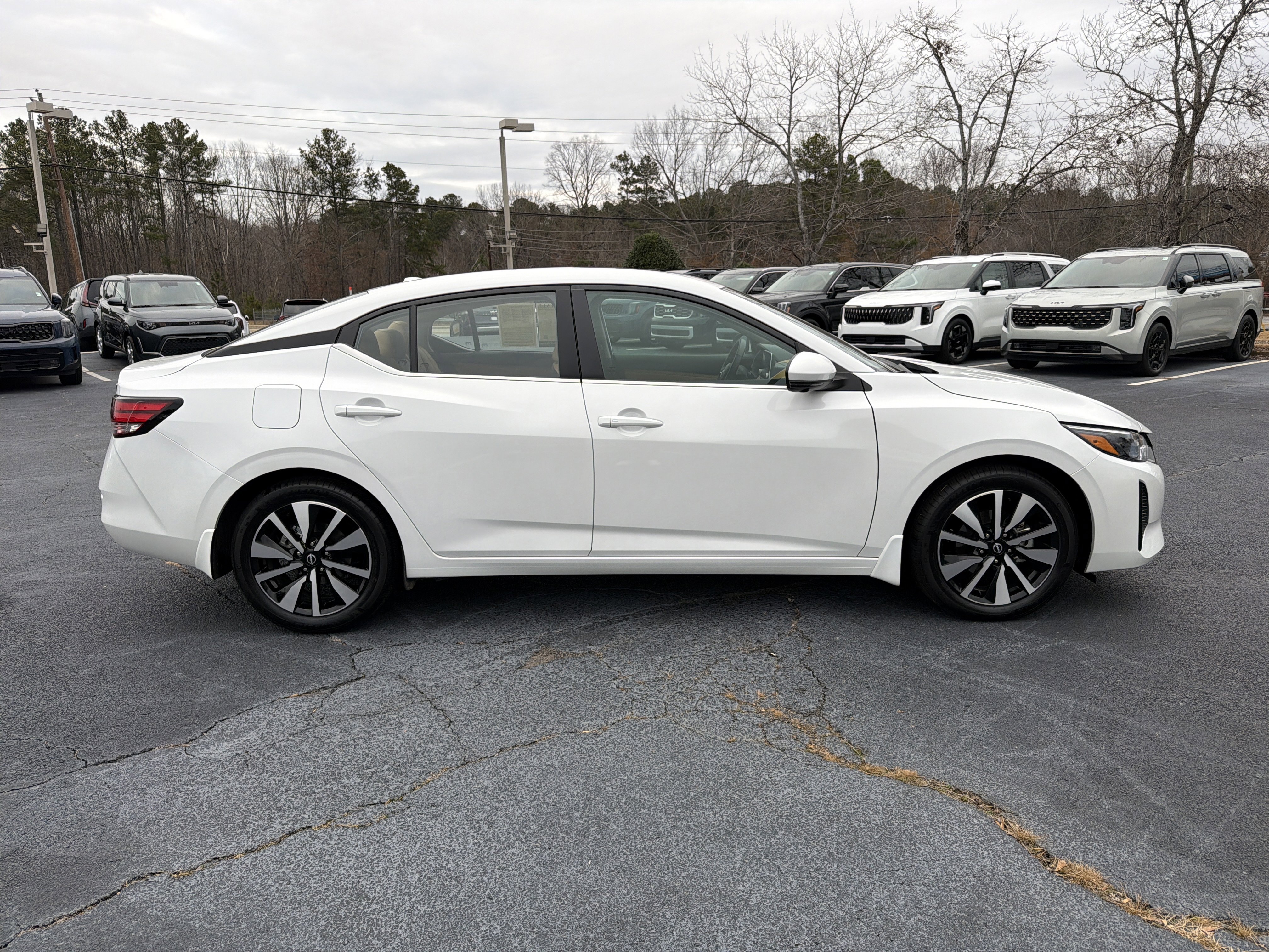 Used 2024 Nissan Sentra SV w/ SV Premium Package image 8