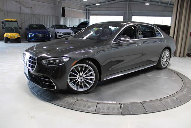 Used 2022 Mercedes-Benz S 500 4MATIC w/ AMG Line Package image 4