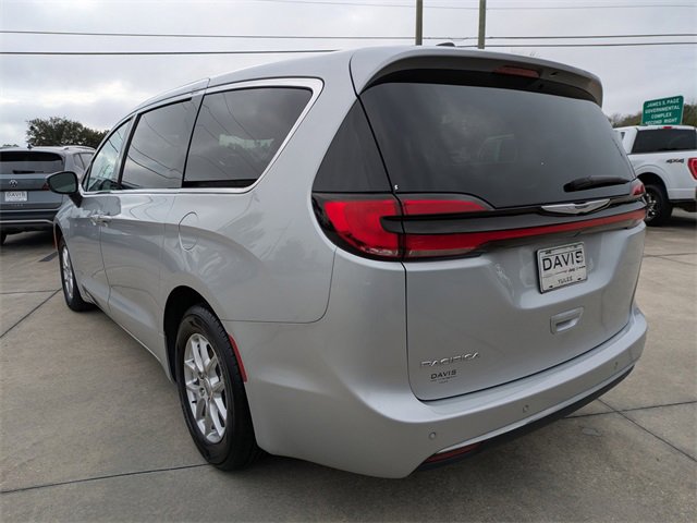 Certified 2024 Chrysler Pacifica Touring-L image 6