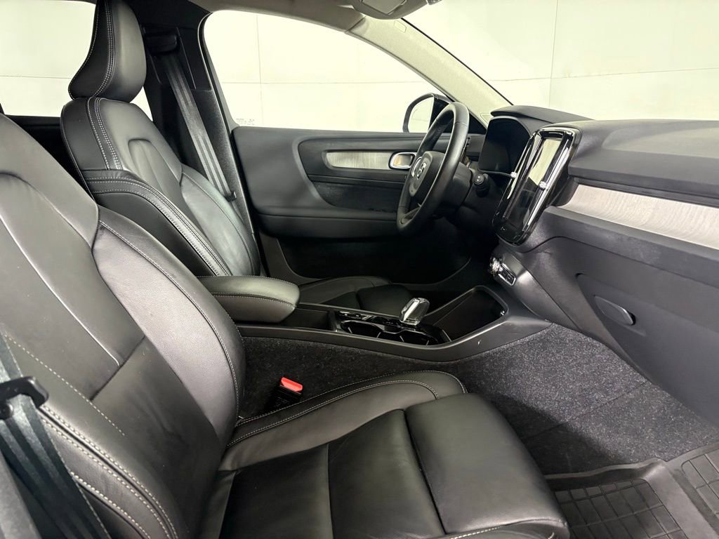 Used 2023 Volvo XC40 B5 Plus w/ Driver Assist Package image 13