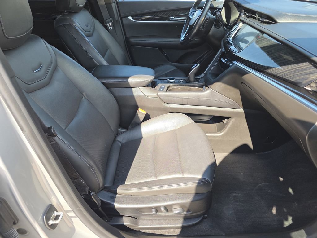 Used 2020 Cadillac XT6 Premium Luxury FWD image 17