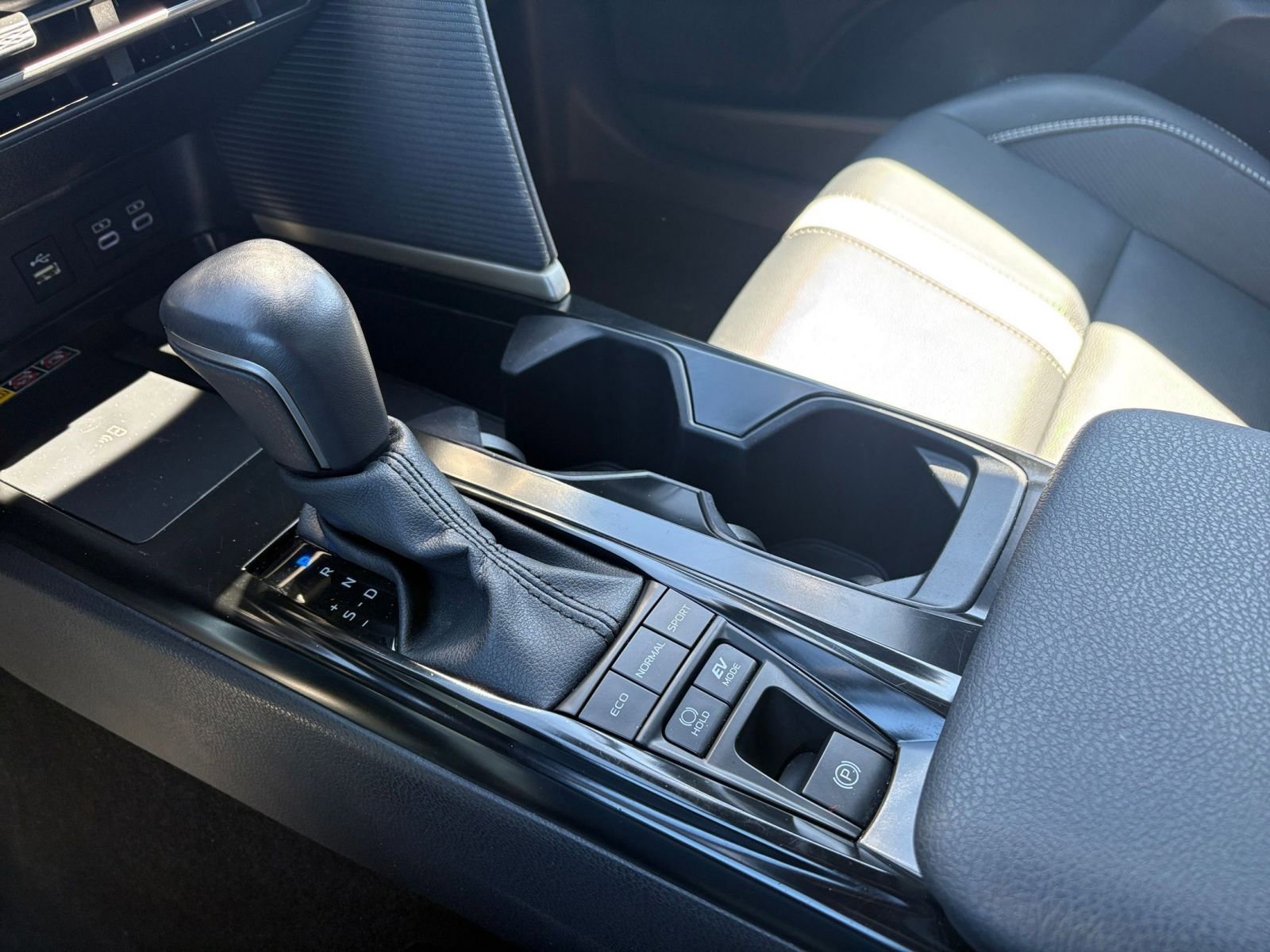 Used 2025 Toyota Camry SE FWD image 38