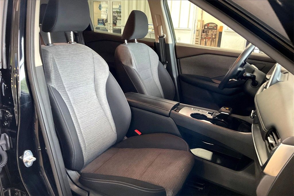 Used 2023 Nissan Rogue SV image 23