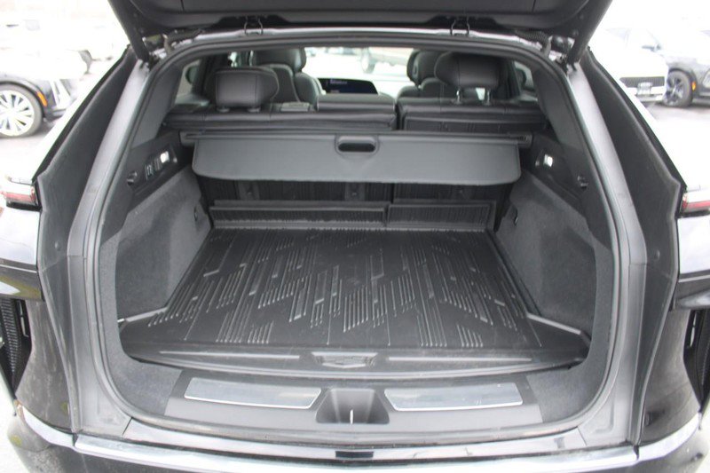 Used 2025 Cadillac Lyriq Luxury w/ LPO, Floor Liner Package AWD/4WD image 6