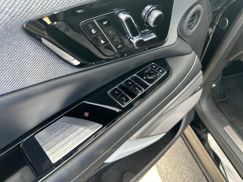 Used 2025 Cadillac Optiq Luxury 1 AWD/4WD image 18
