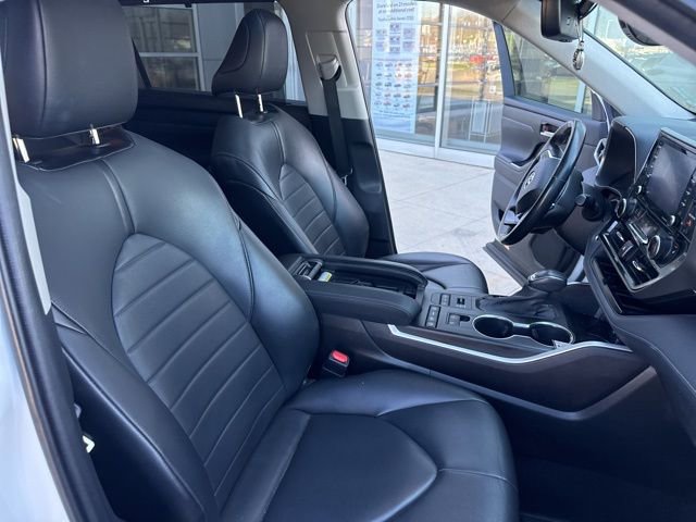 Used 2021 Toyota Highlander XLE AWD/4WD image 33