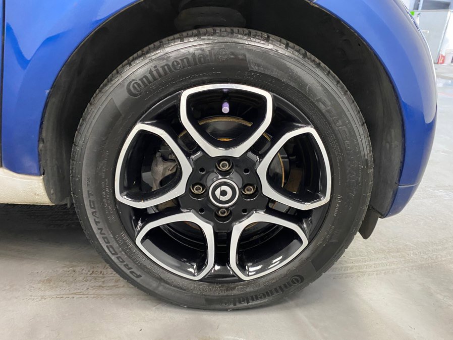 Used 2017 smart fortwo Prime RWD image 16