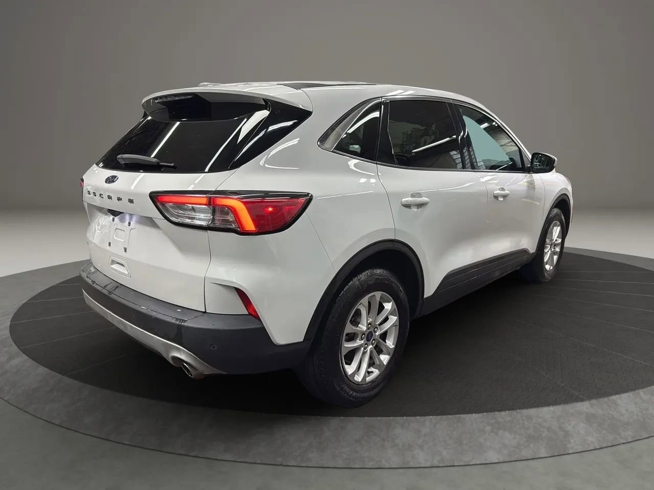 Used 2021 Ford Escape SE w/ Cold Weather Package AWD/4WD image 4