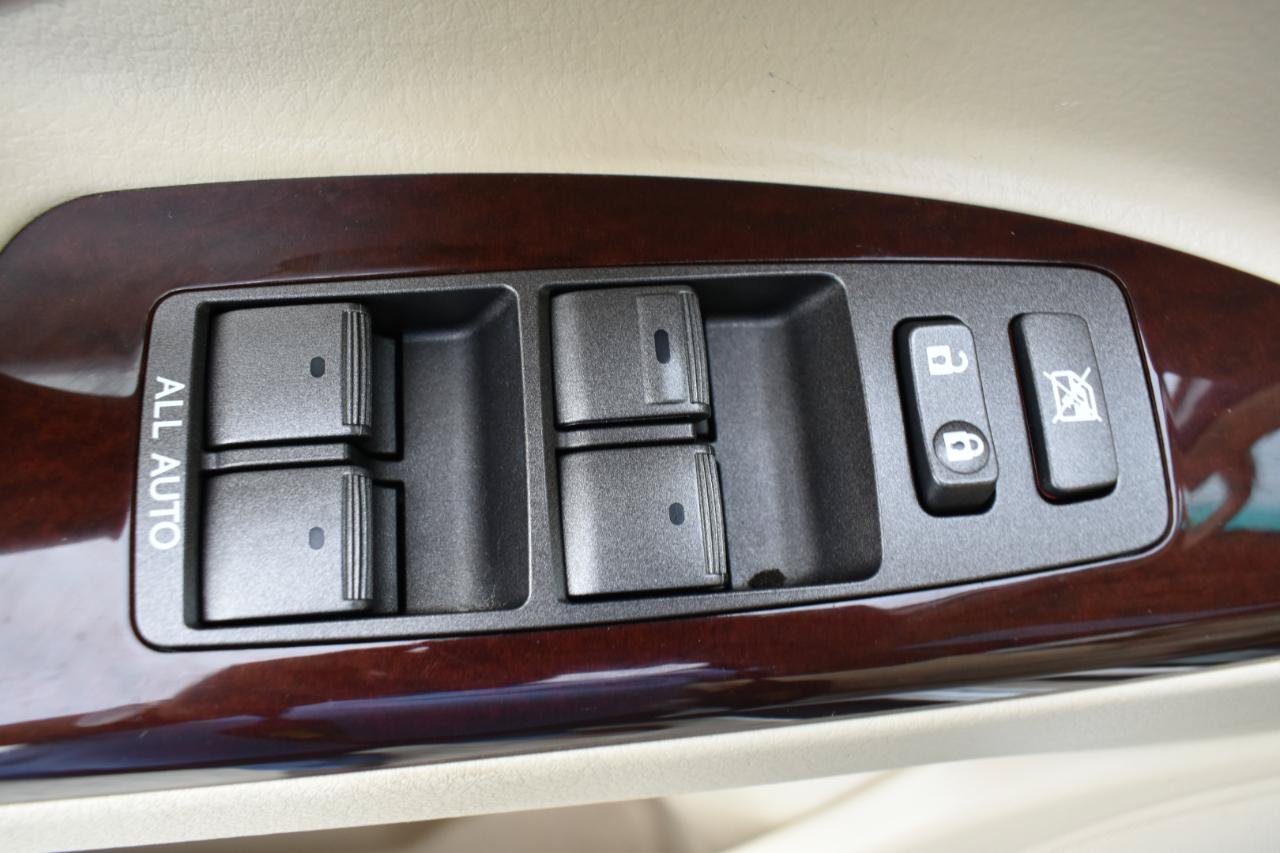 Used 2013 Lexus LX 570 4WD w/ Luxury Pkg image 43