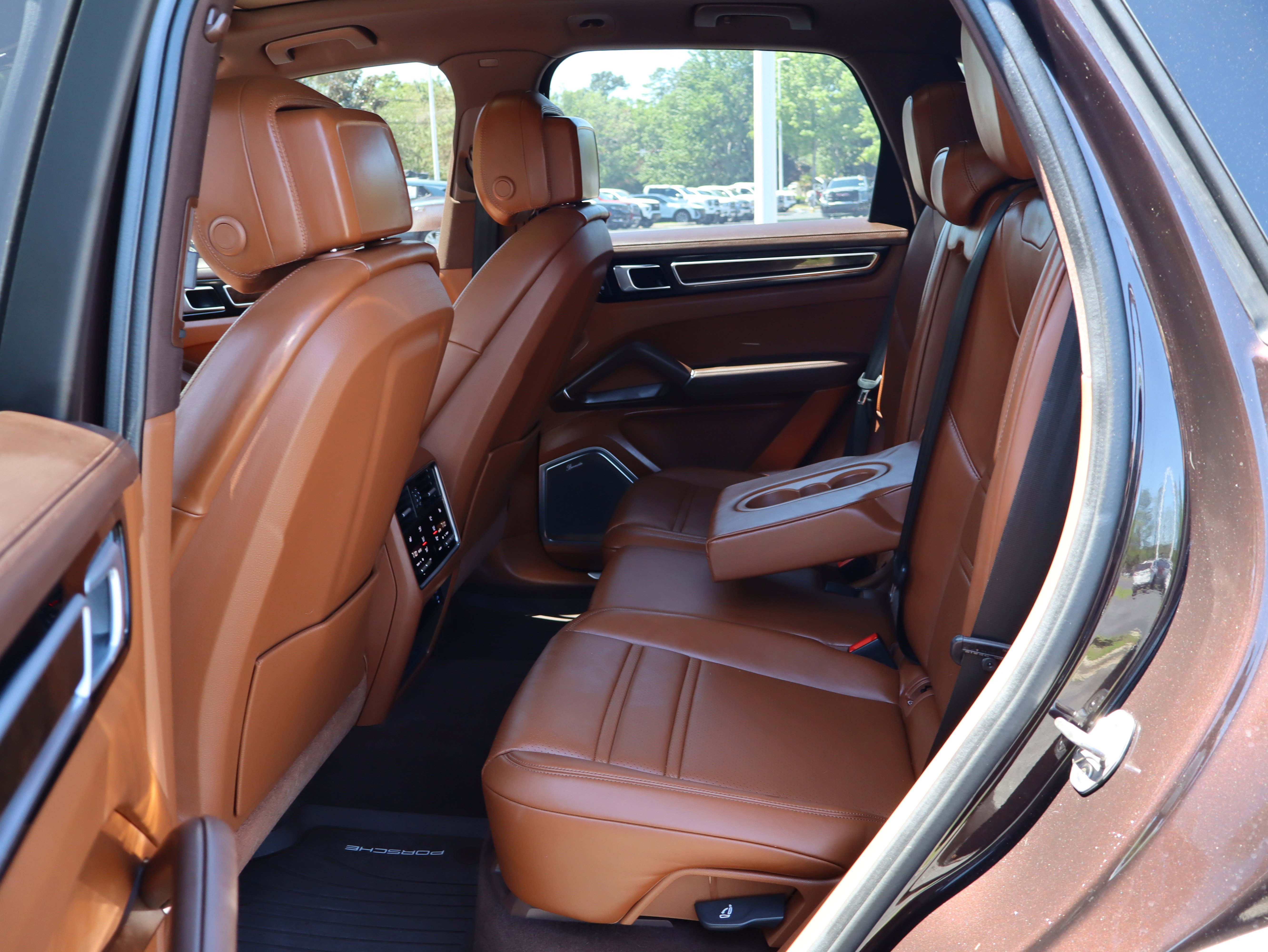 Used 2022 Porsche Cayenne image 39