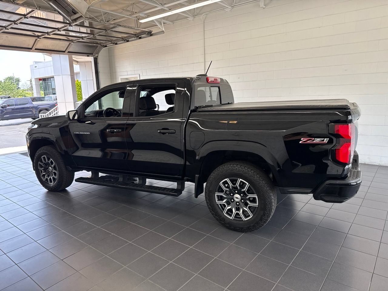 Used 2023 Chevrolet Colorado Z71 w/ Z71 Convenience Package 2 AWD/4WD image 5
