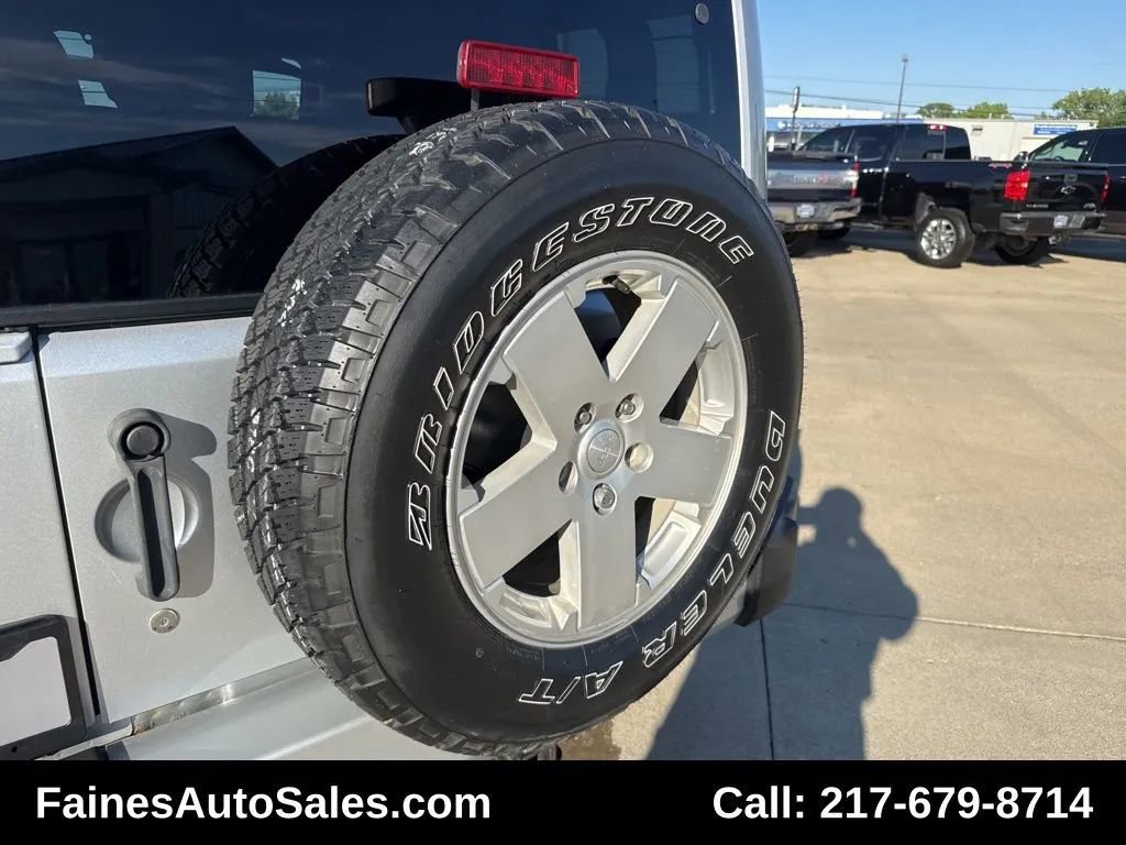 Used 2012 Jeep Wrangler Sahara w/ Dual Top Group image 35