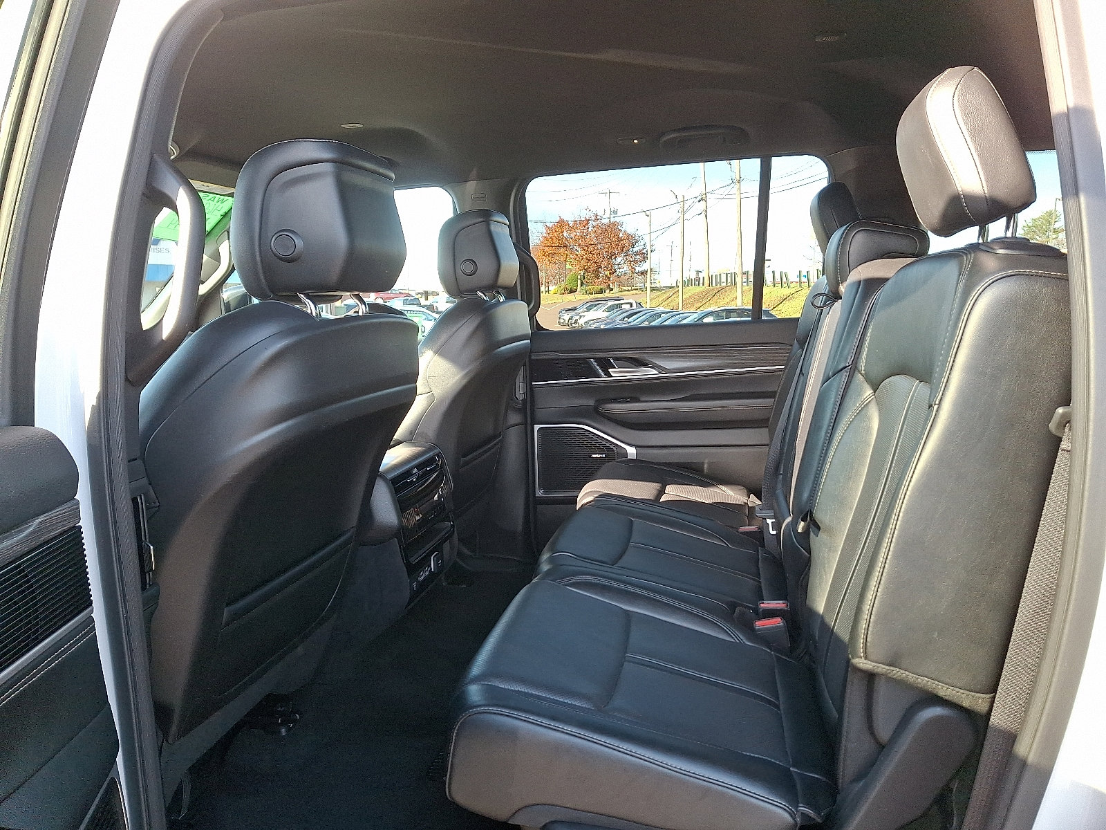 Used 2024 Jeep Wagoneer L Series II w/ Flexible Seating Group image 11