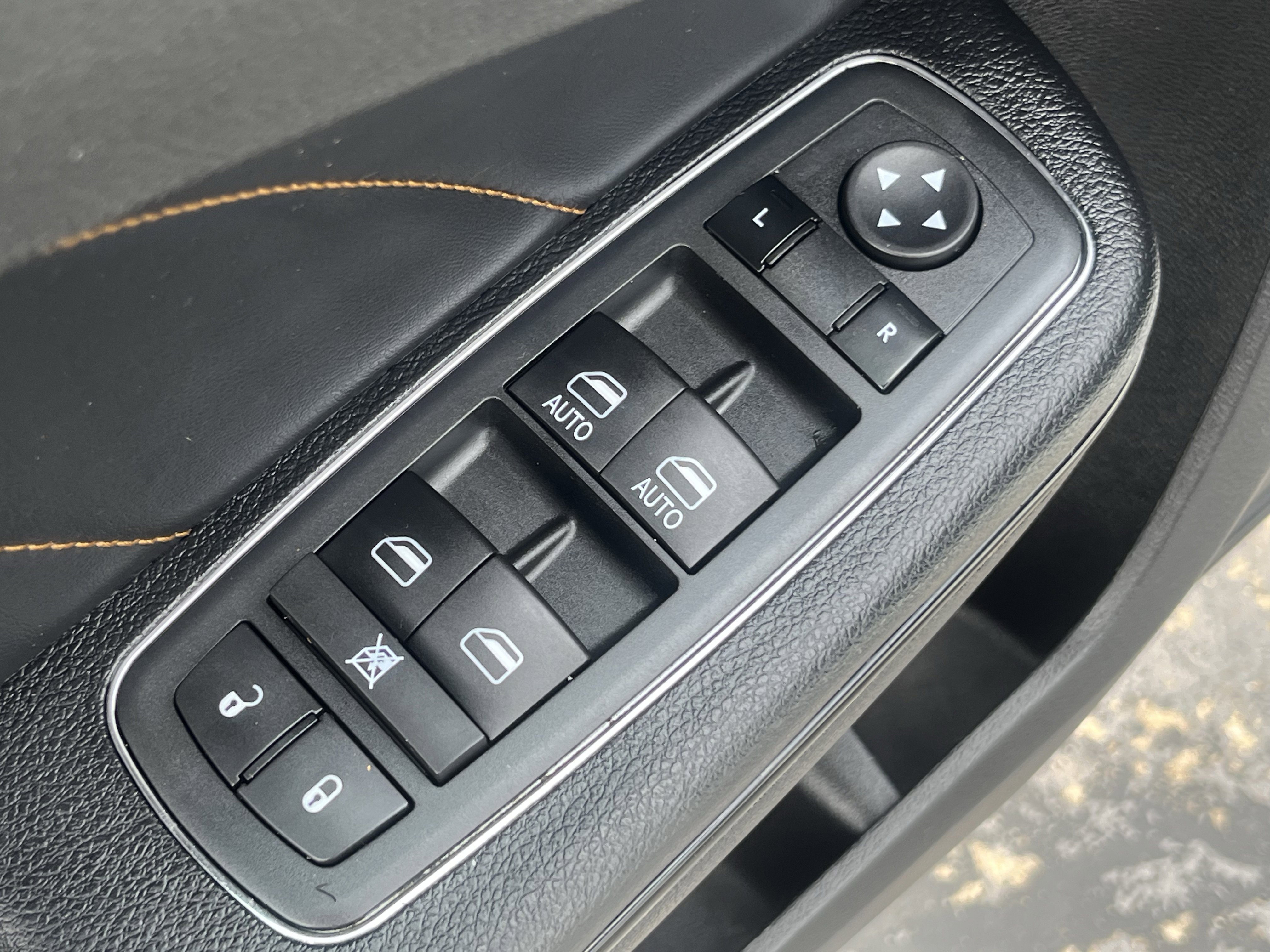 Used 2018 Dodge Charger R/T RWD image 26