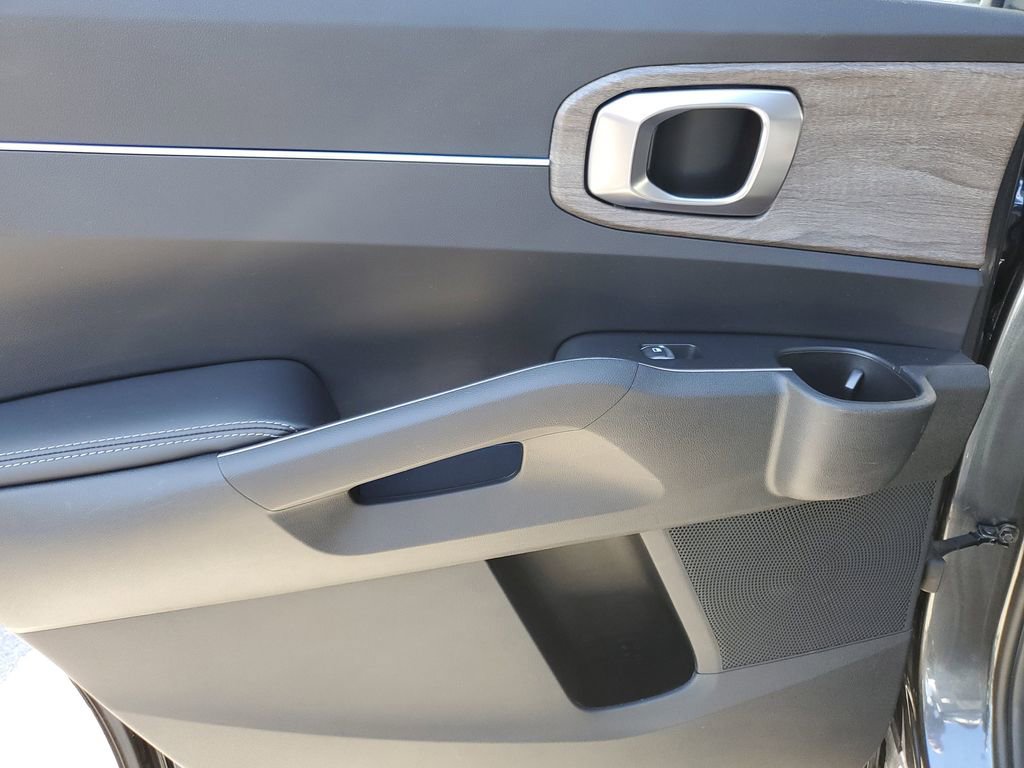 Certified 2023 Kia Sorento EX w/ Panoramic Sunroof Package image 17