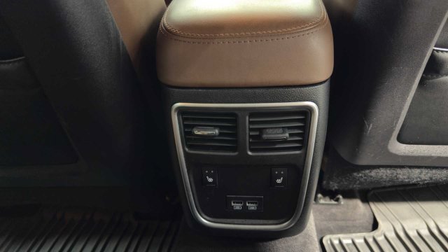 Used 2018 Chrysler 300 Limited w/ Safetytec Plus Group RWD image 17