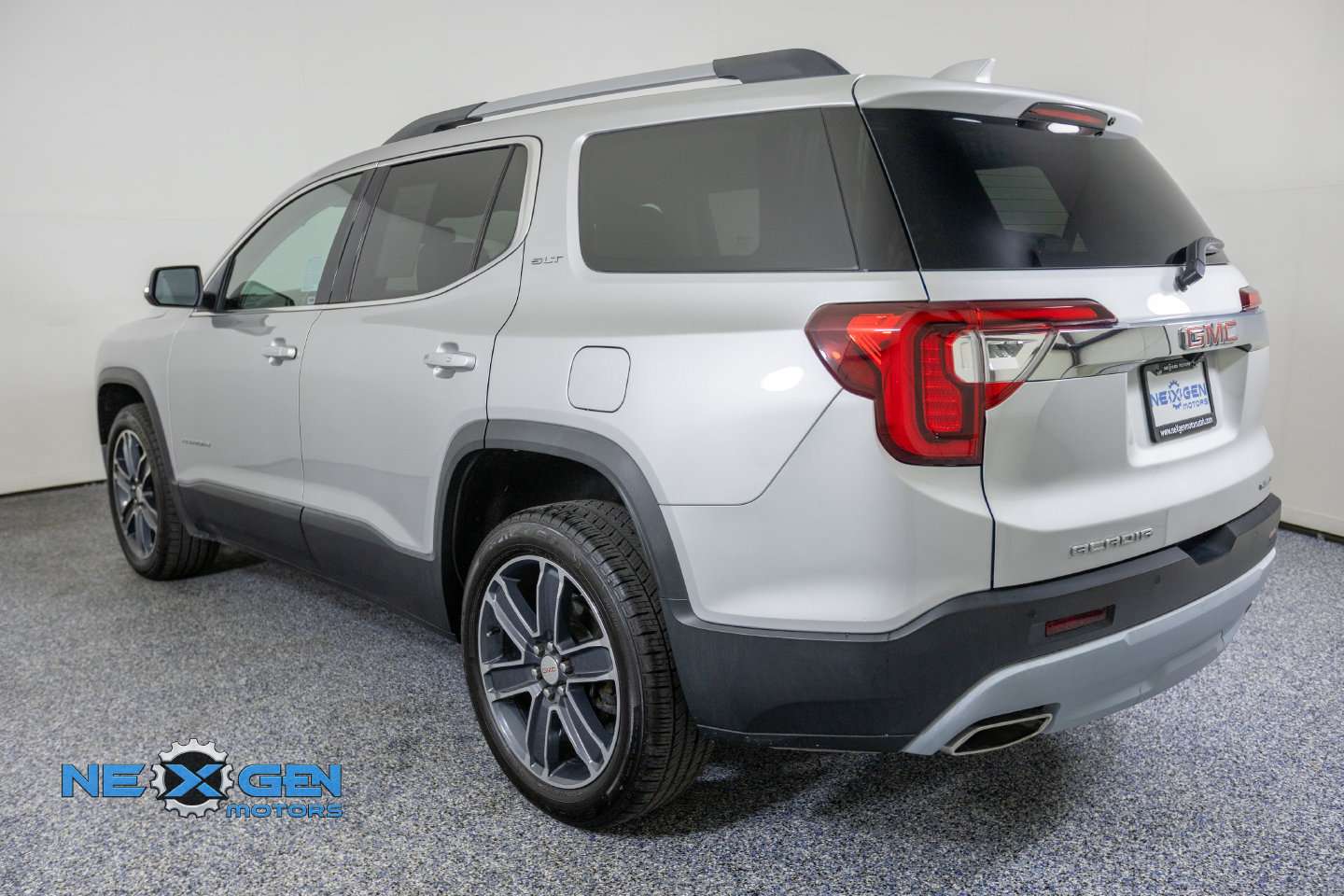 Used 2020 GMC Acadia SLT w/ LPO, Cargo Package AWD/4WD image 6