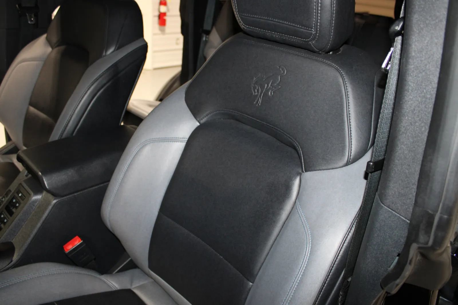 Used 2021 Ford Bronco Black Diamond w/ Sasquatch Package AWD/4WD image 7