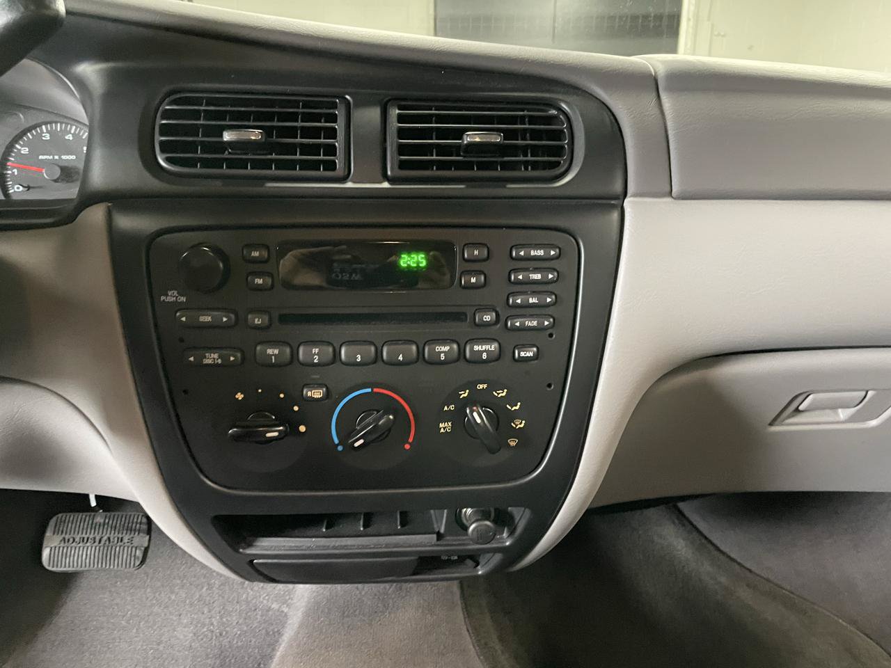 Used 2002 Ford Taurus SE FWD image 22