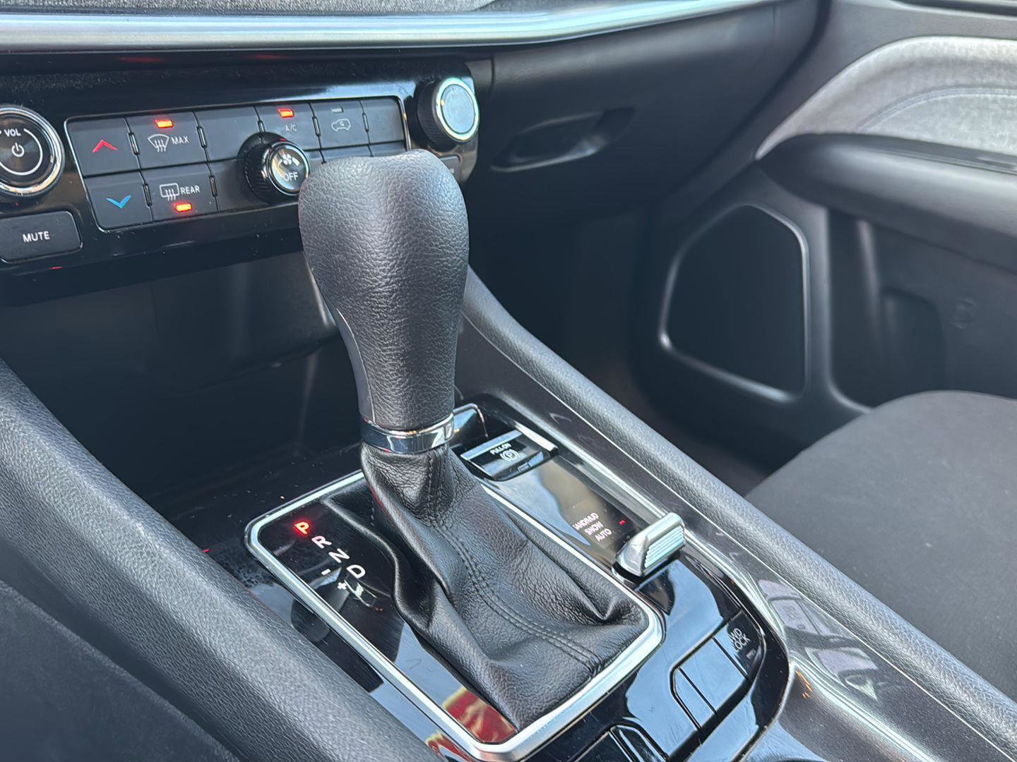 Used 2023 Jeep Compass Sport image 24