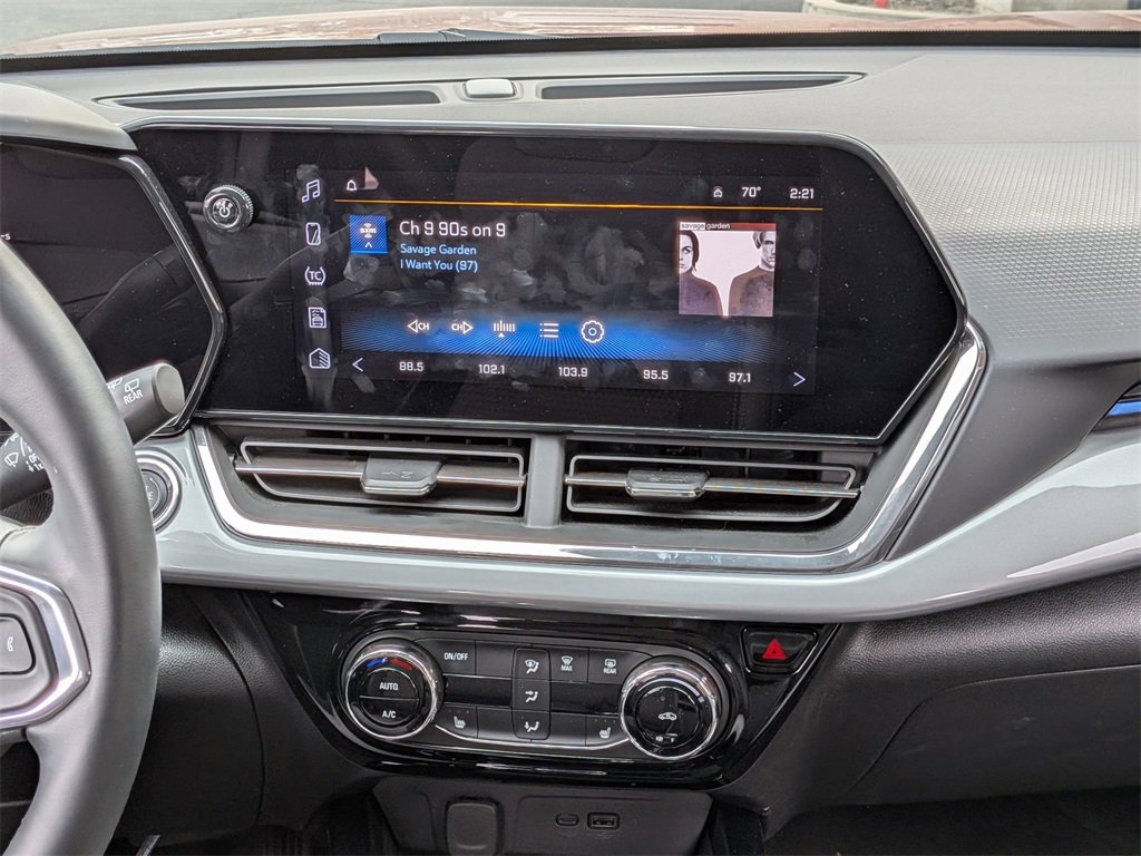 Used 2025 Chevrolet Trax LT w/ LT Convenience Package image 16