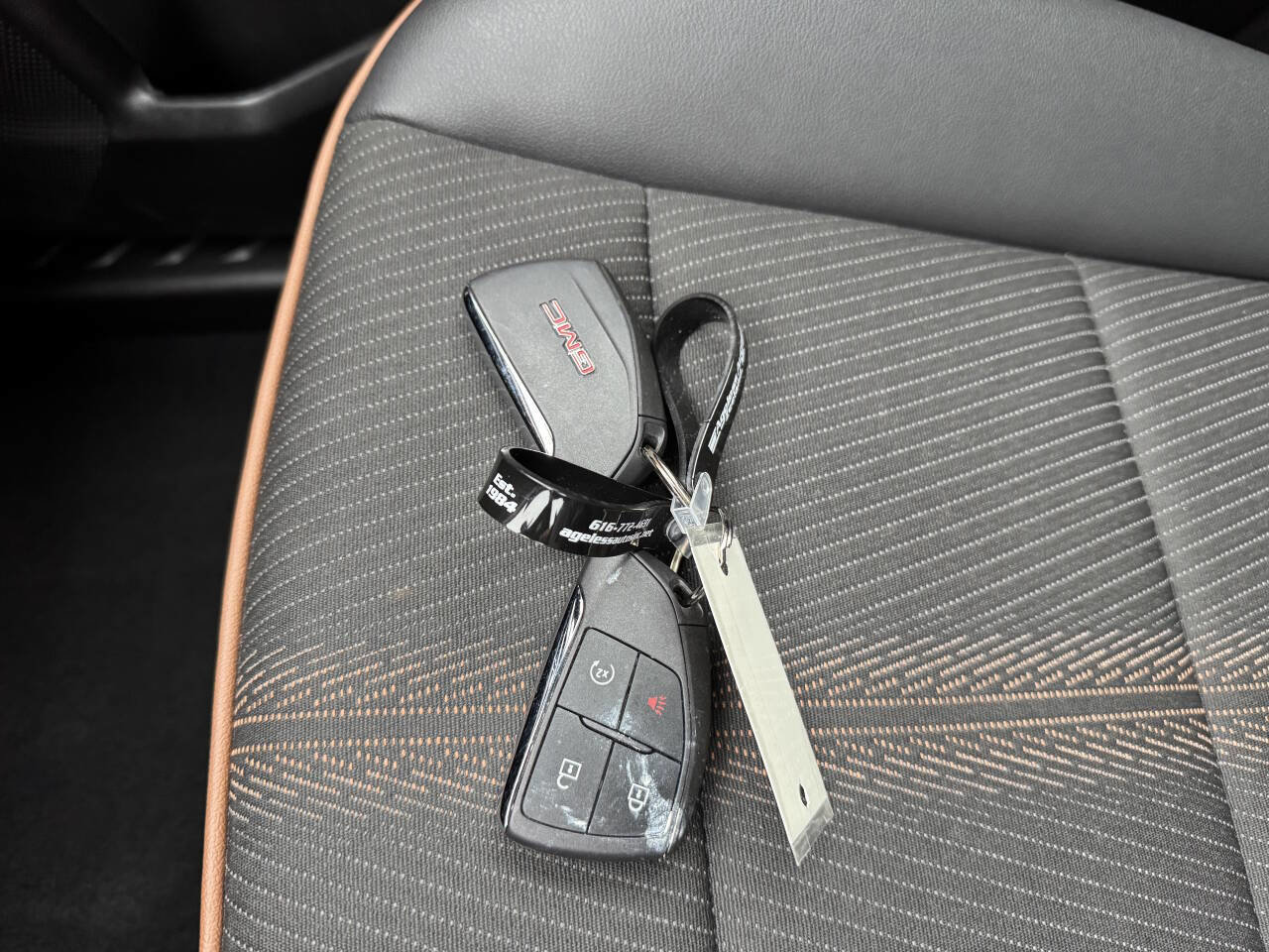 Used 2024 GMC Canyon AT4 w/ Technology Package image 19