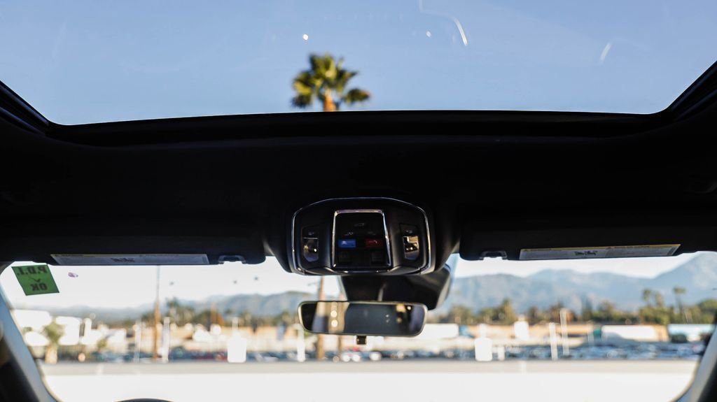 New 2025 Jeep Grand Cherokee Altitude image 17