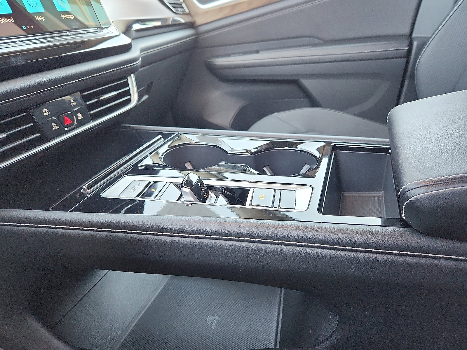 Used 2024 Volkswagen Atlas SE image 20