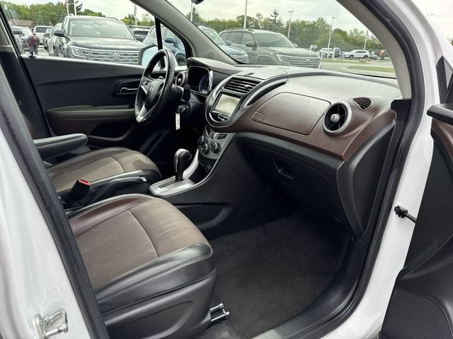 Used 2016 Chevrolet Trax LT w/ LT Convenience Package FWD image 27