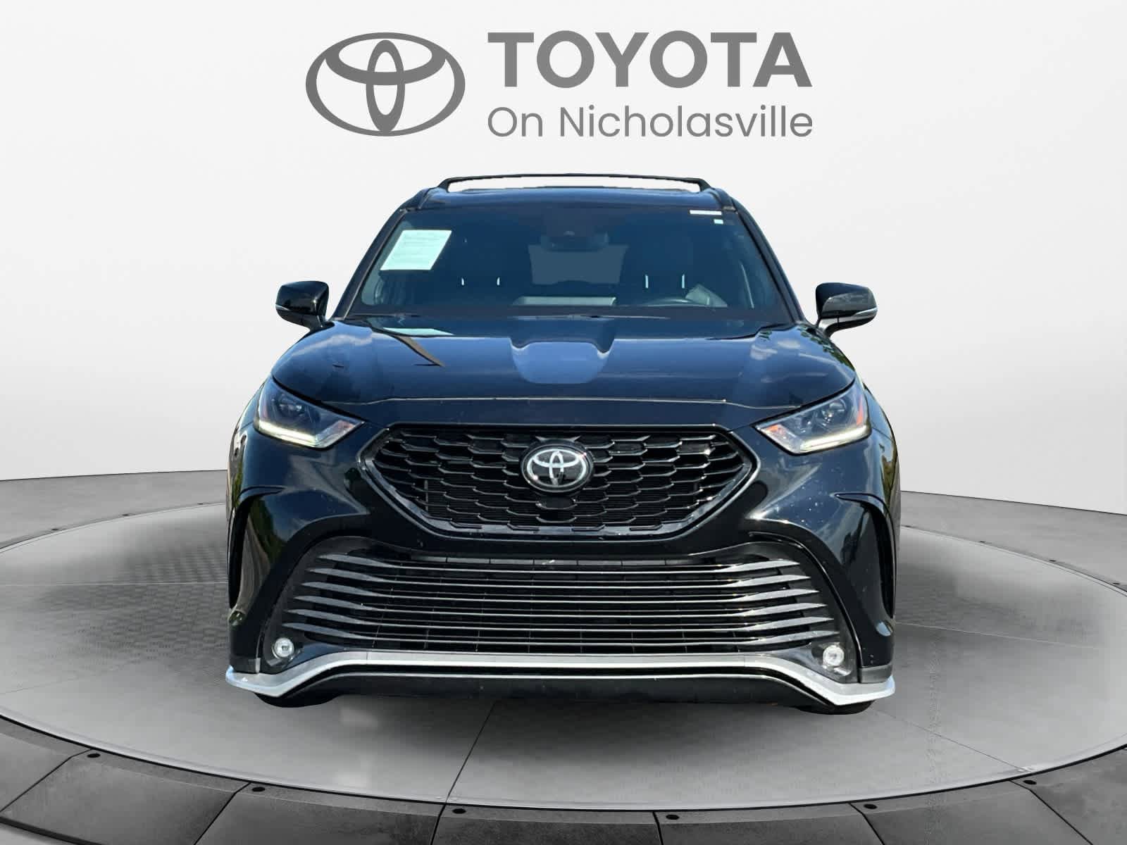 Used 2023 Toyota Highlander XSE FWD image 9