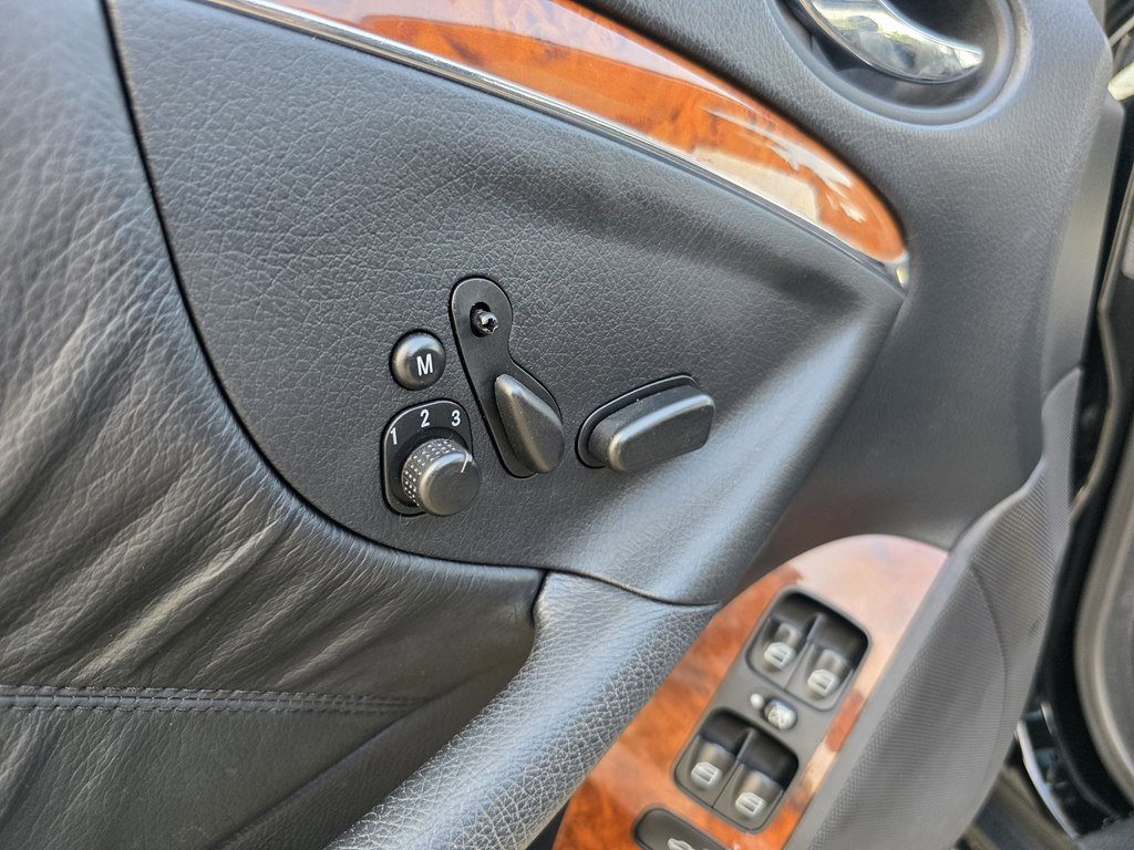 Used 2009 Mercedes-Benz CLK 350 Coupe image 6