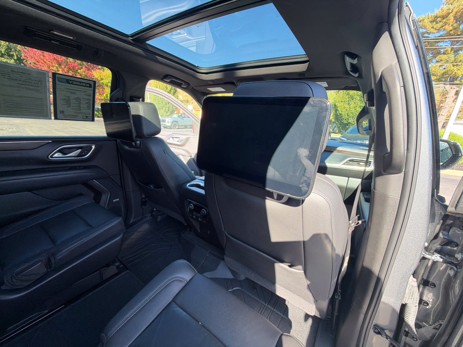 Used 2021 Chevrolet Suburban LT w/ Rear Media and Nav Package AWD/4WD image 31