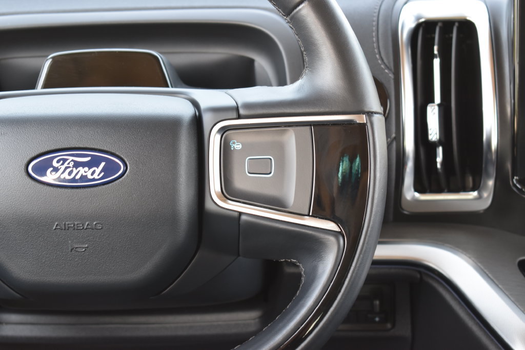 Used 2025 Ford Expedition Max Platinum w/ Driver's Package AWD/4WD image 18