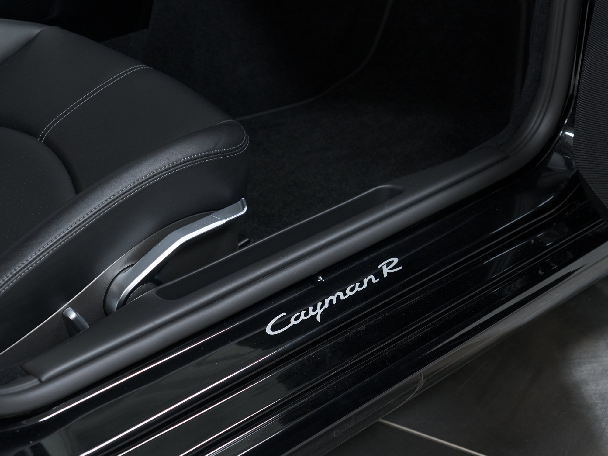 Used 2012 Porsche Cayman R RWD image 34