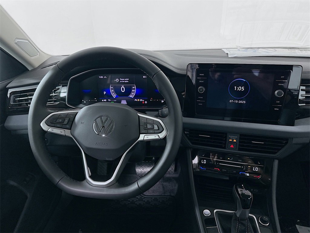 Used 2025 Volkswagen Jetta SE image 19