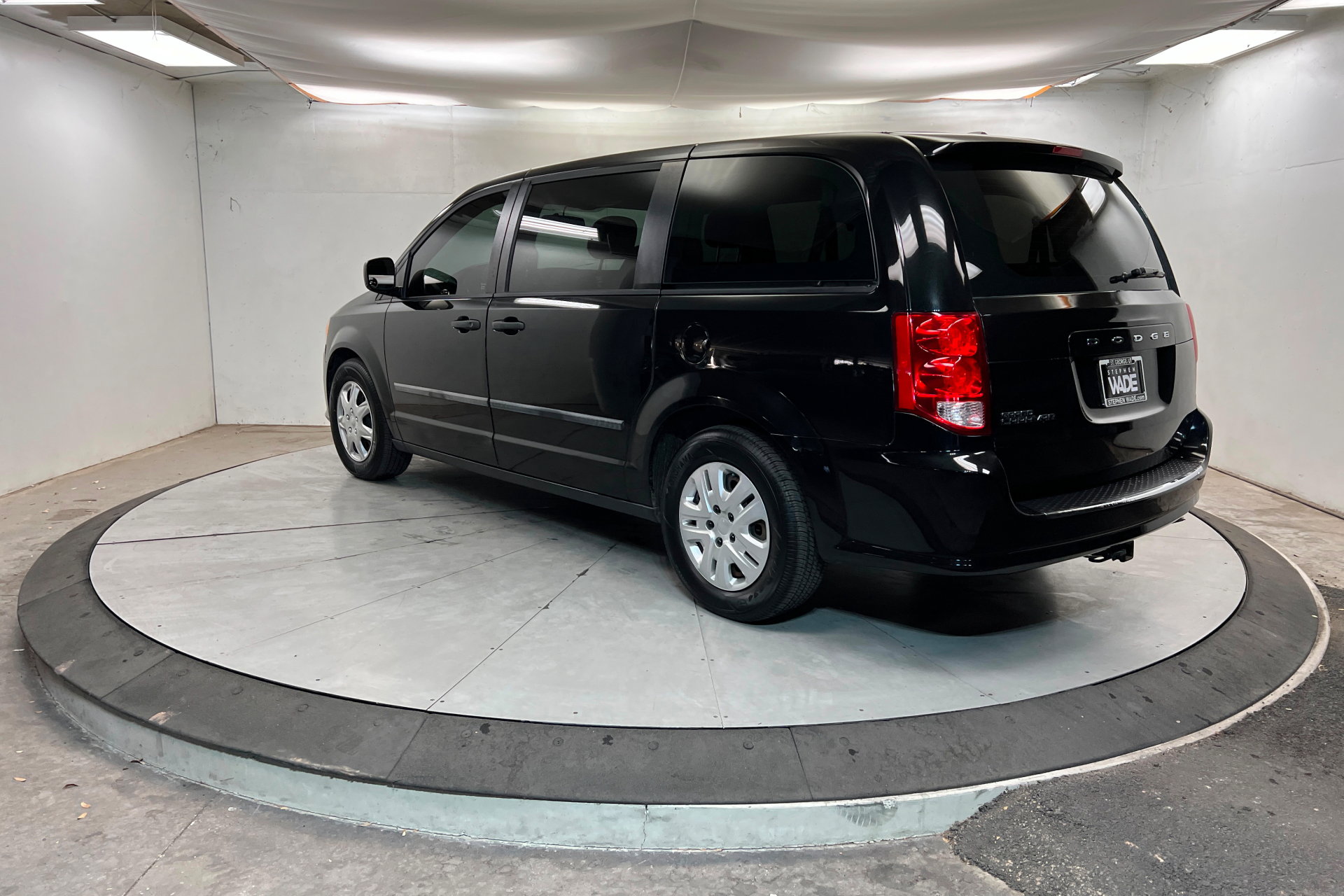 Used 2014 Dodge Grand Caravan American Value Package w/ UConnect Hands-Free Group image 3