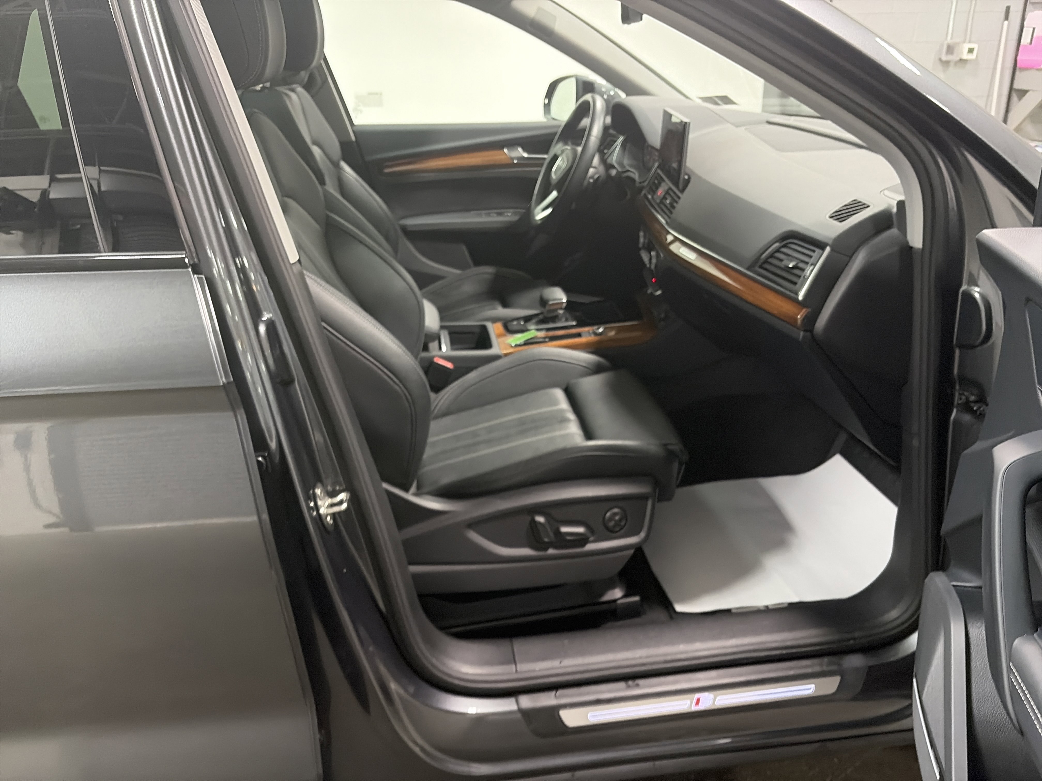 Used 2023 Audi Q5 2.0T Prestige w/ Prestige Package image 34