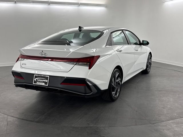 Used 2026 Hyundai Elantra Limited FWD image 7
