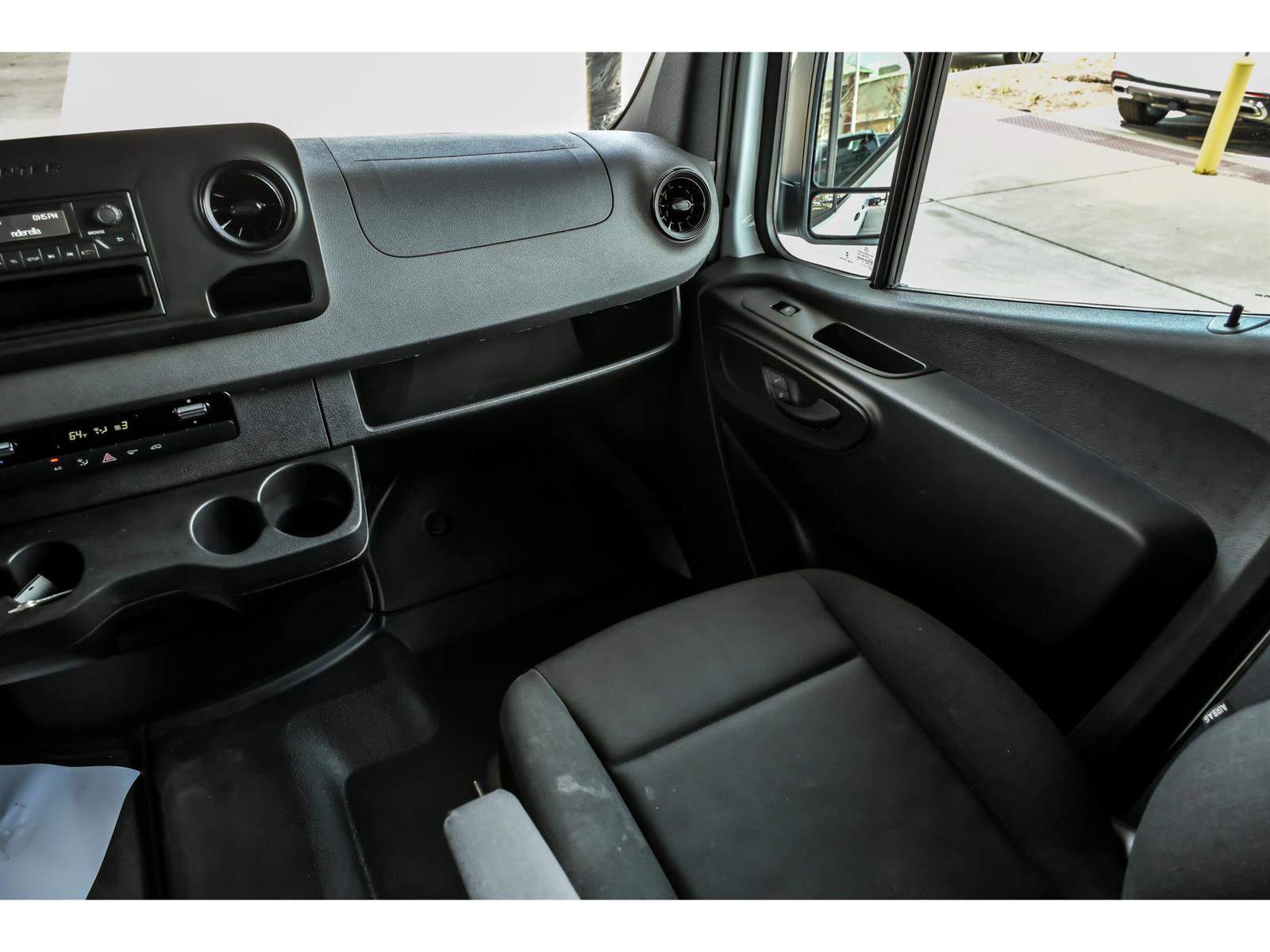 Used 2023 Mercedes-Benz Sprinter 2500 image 8