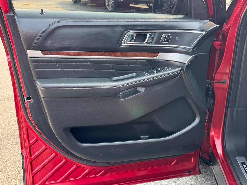Used 2016 Ford Explorer Platinum AWD/4WD image 13