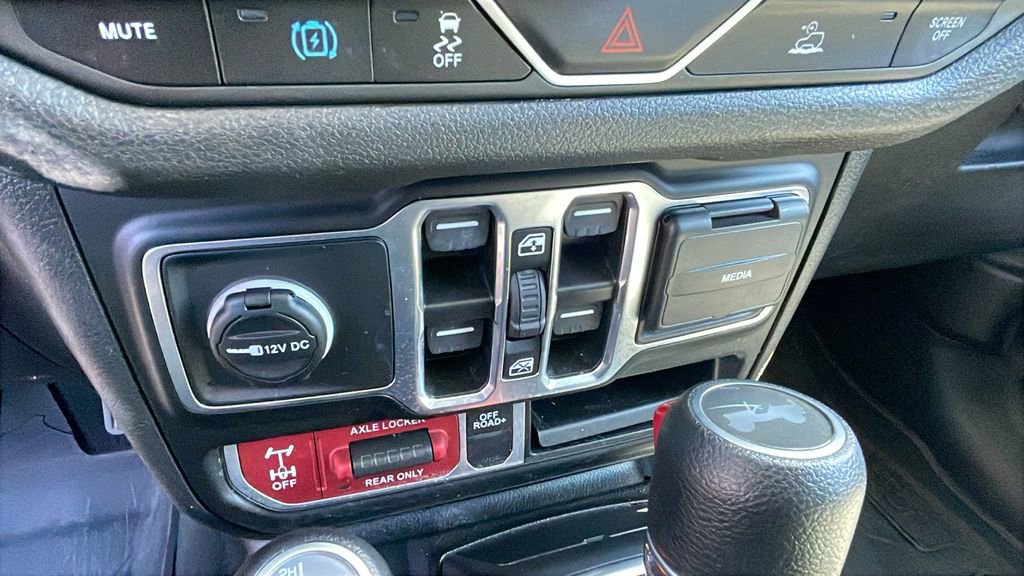 Used 2024 Jeep Wrangler Unlimited AWD/4WD image 19