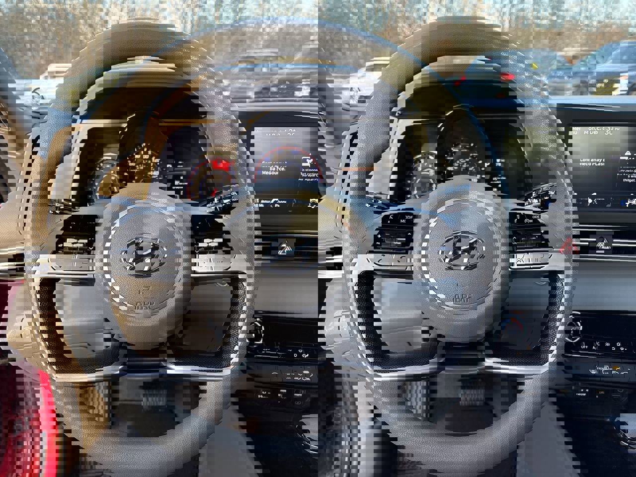 Used 2023 Hyundai Elantra SEL FWD image 15