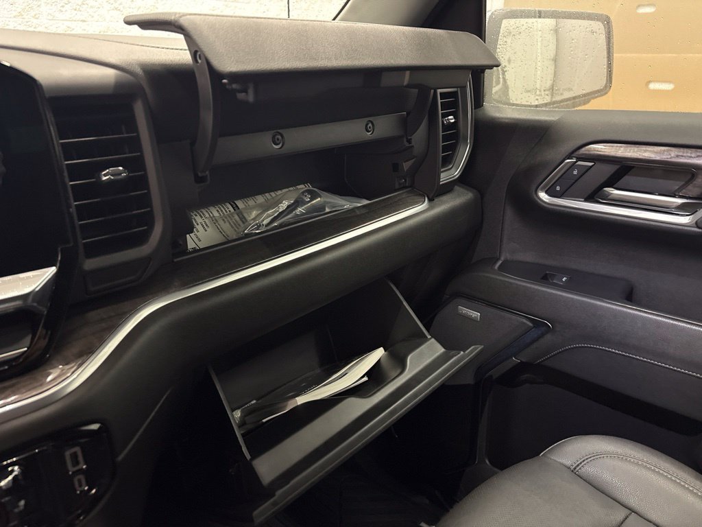 Used 2024 Chevrolet Silverado 1500 LTZ AWD/4WD image 29
