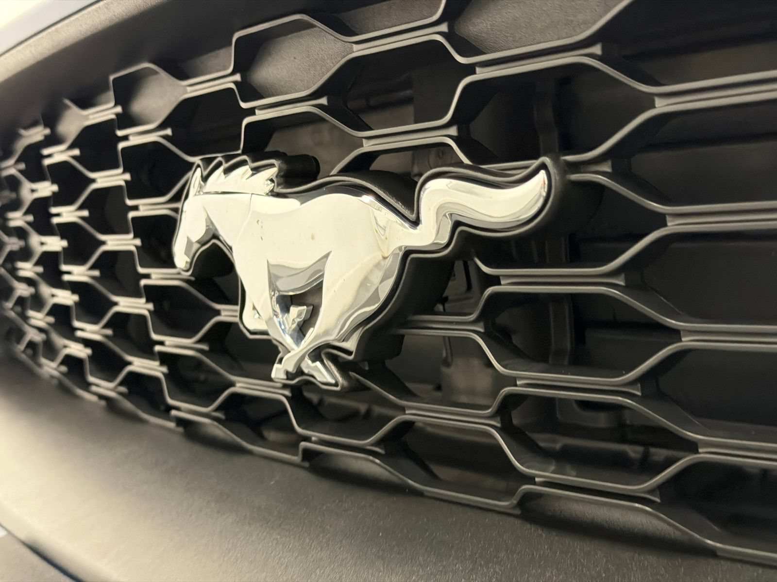 Used 2022 Ford Mustang Convertible RWD image 13