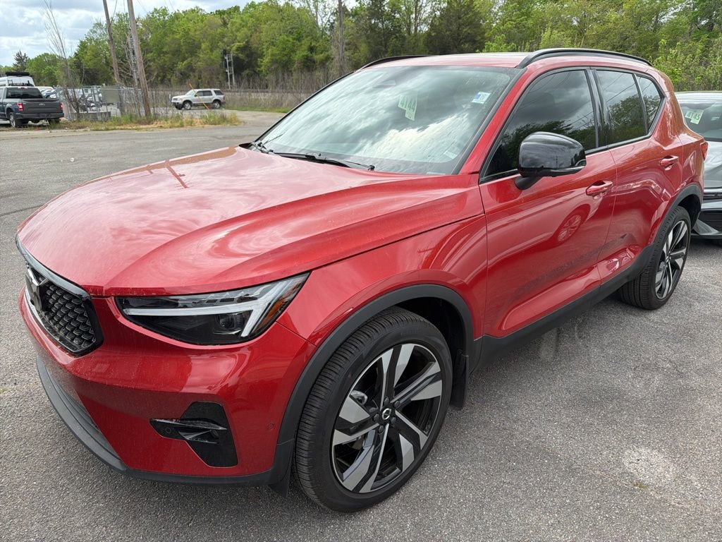Used 2025 Volvo XC40 B5 Ultra w/ Climate Package