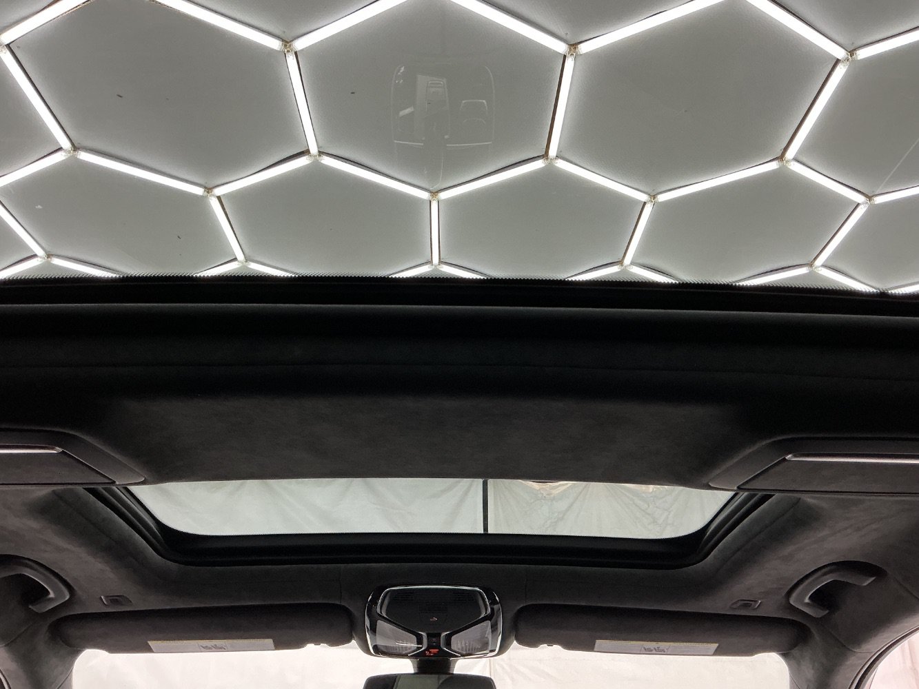 Used 2018 BMW 750i RWD image 27